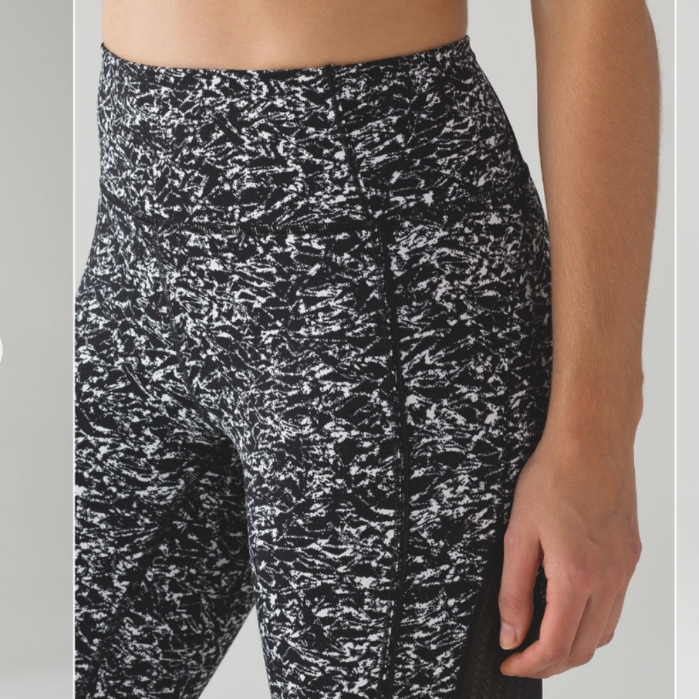Like New! Lululemon Deep Breath Crop 21" [8]